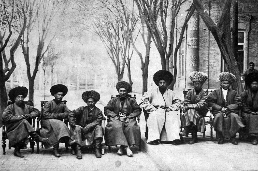 Xorazm xalq sho‘ro jumhuriyati vazirlari 

Chapdan birinchi bo‘lib...