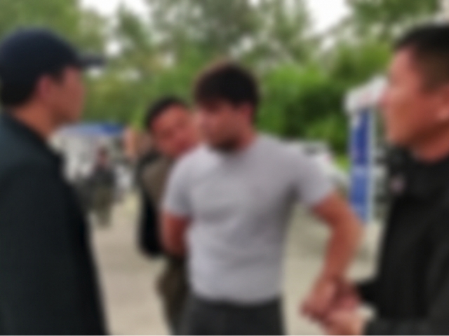 Қизни шахсий расмлари билан шантаж қилган талаба ушланди